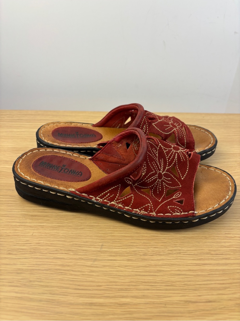 Vintage Minnetonka Red Leather Floral Cut Out Sandals Woman’s 7
